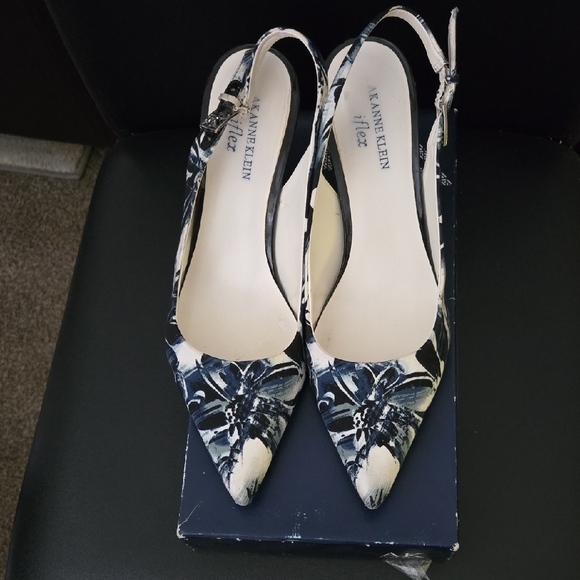 Anne Klein Shoes - Anne Klein Floral Black and White Heels